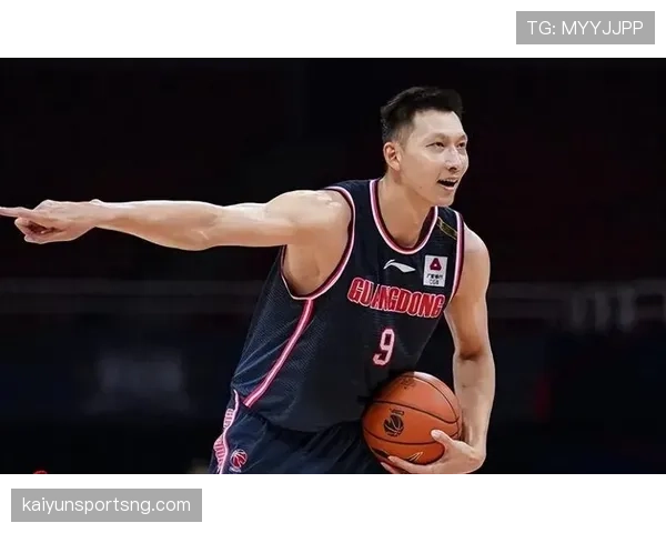 今早小区碰到易建联，手拎塑料袋买菜，手腕那块表直接把我价值观打散