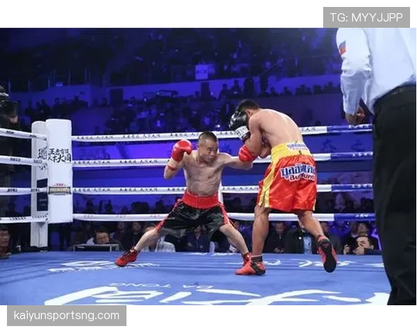 熊朝忠训练完蹲路边啃馒头那会儿，谁还记得他拿过世界拳王金腰带？