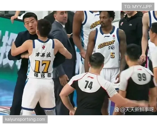 解析篮球规则：防守犯规与进攻犯规的区别到底在哪？